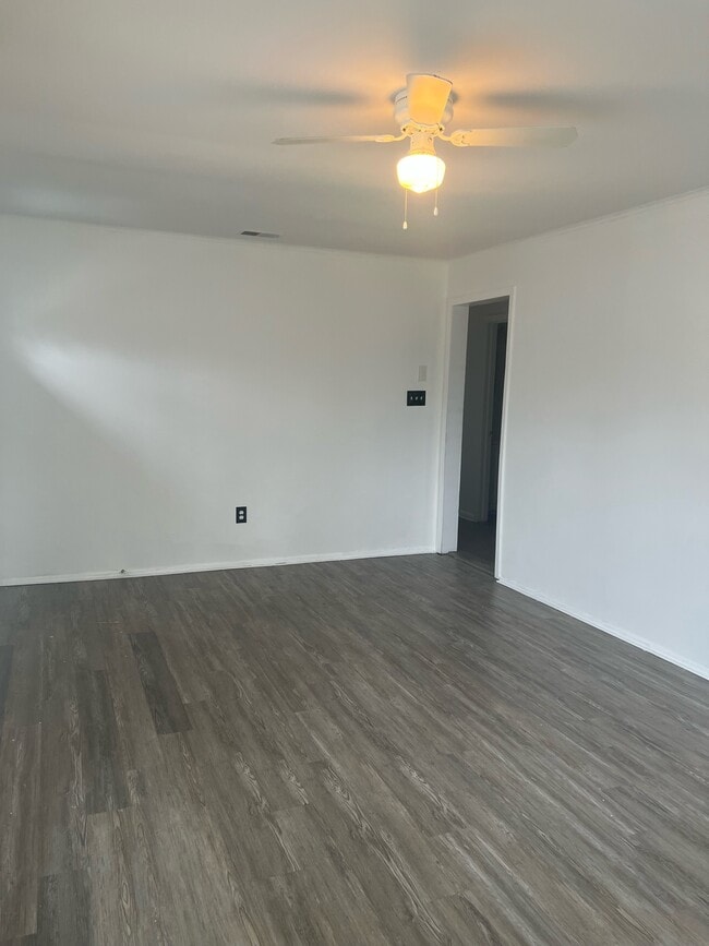 Building Photo - 609 N Stonestreet Ave