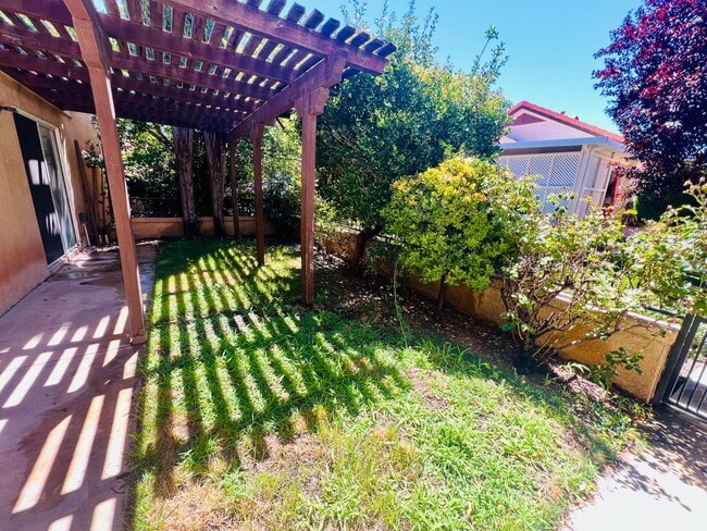 Building Photo - Two Bedroom Rental Home in Jess Ranch Avai...