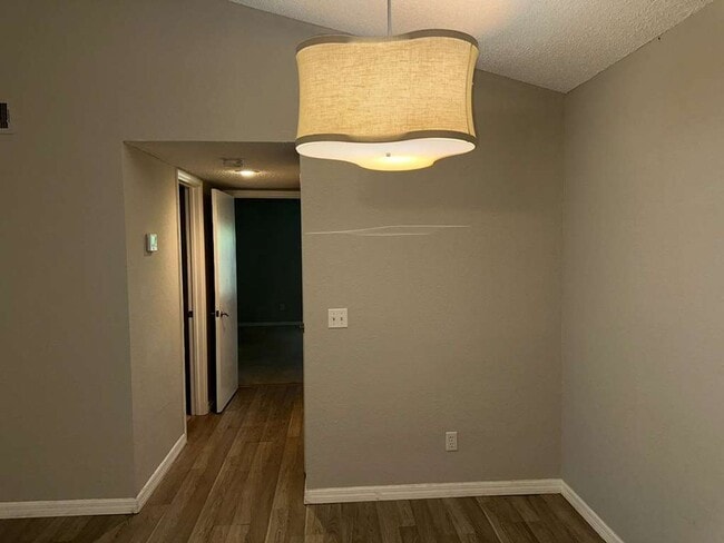 Building Photo - Cozy 2/2 2nd Floor Condo by Millenia Mall! Available Now!