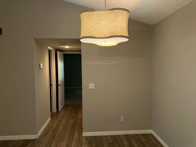 Building Photo - Cozy 2/2 2nd Floor Condo by Millenia Mall!...