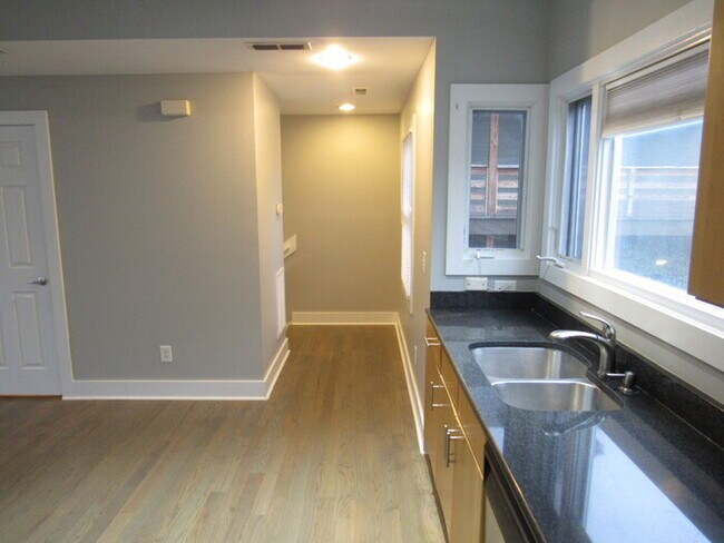 Building Photo - Germantown unit with attached 1 car garage!