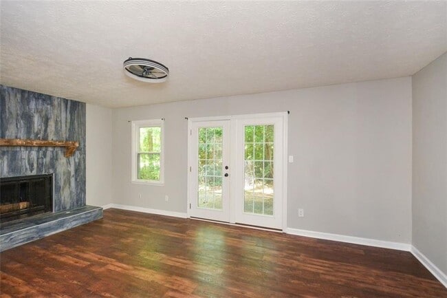 Building Photo - 4544 Coopers Creek Pl SE