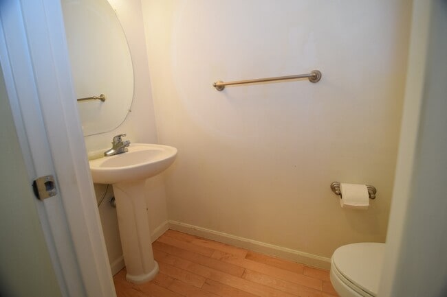 Building Photo - 432 NE 57th Ave