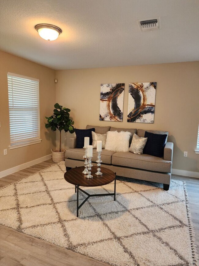 Building Photo - HOUSE FOR RENT AUSTIN