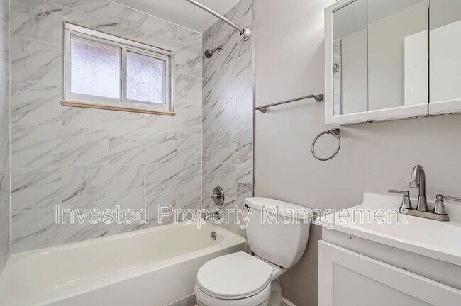 Building Photo - 4260 W 70th Pl