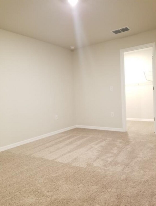 Building Photo - AVAILABLE NOW! NW CAPE CORAL - 3 Bedrooms - 2 Bathrooms - 2 Car Garage