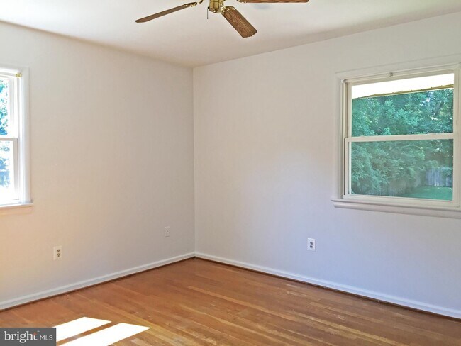 Master BR Pic2 - 9204 Dellwood Dr