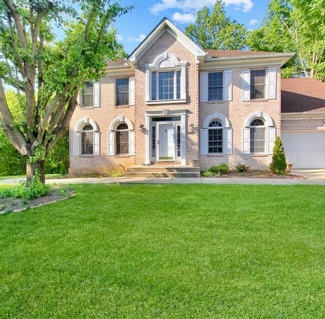 Primary Photo - Amazing 5 BR/3.5 BA Single-Family Home in ...