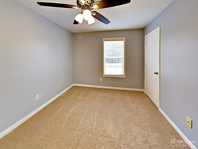 Building Photo - 5102 Meridian Lake Dr