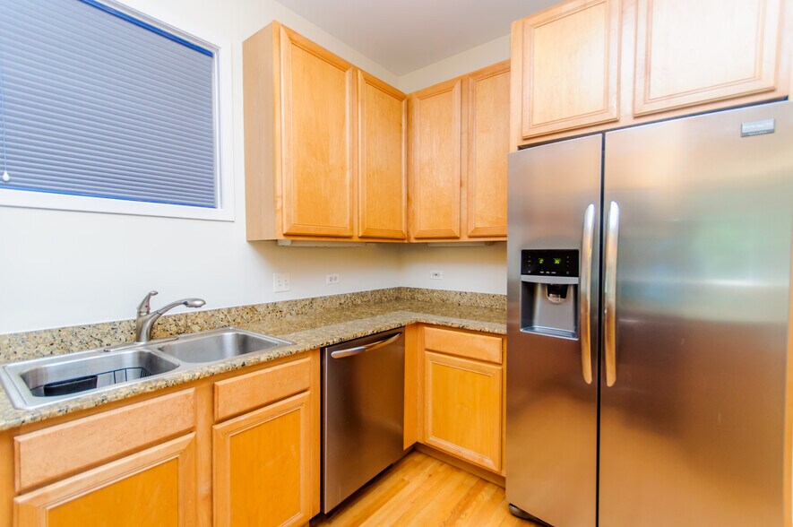 Building Photo - 1344 W Grenshaw St