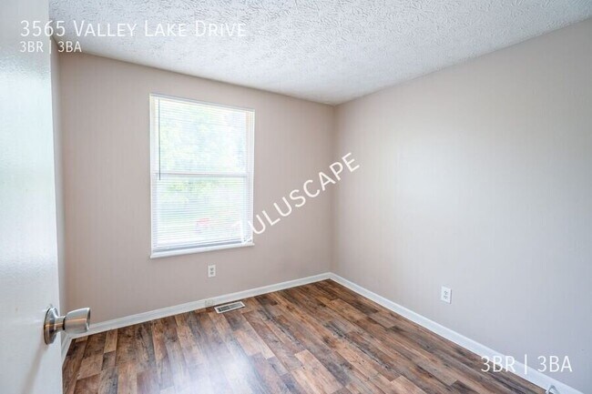 Building Photo - 3565 Valley Lake Dr