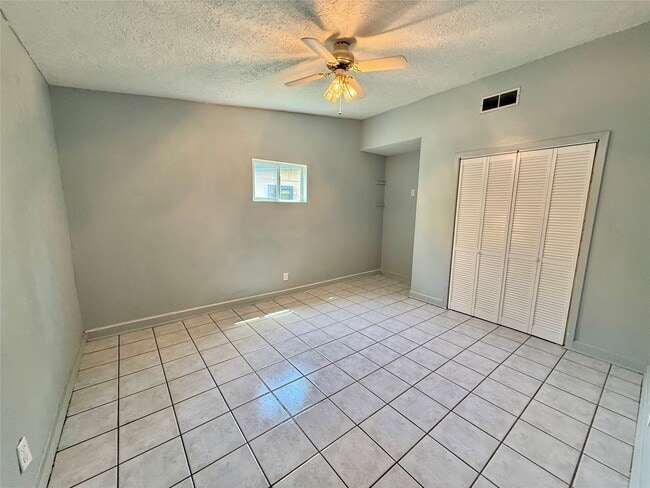 Building Photo - 2434 Shady Creek Ln