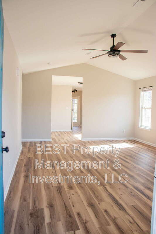 Building Photo - 3225 Lasalle St