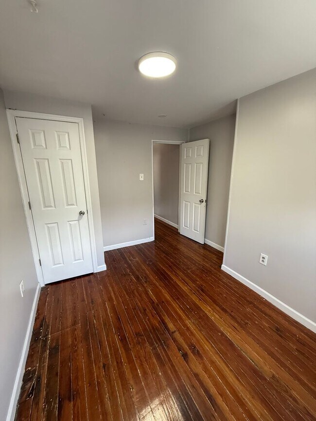 Building Photo - Point Breeze 3 bedroom South Philly