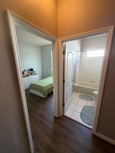 Building Photo - 4815 Pennecott Way