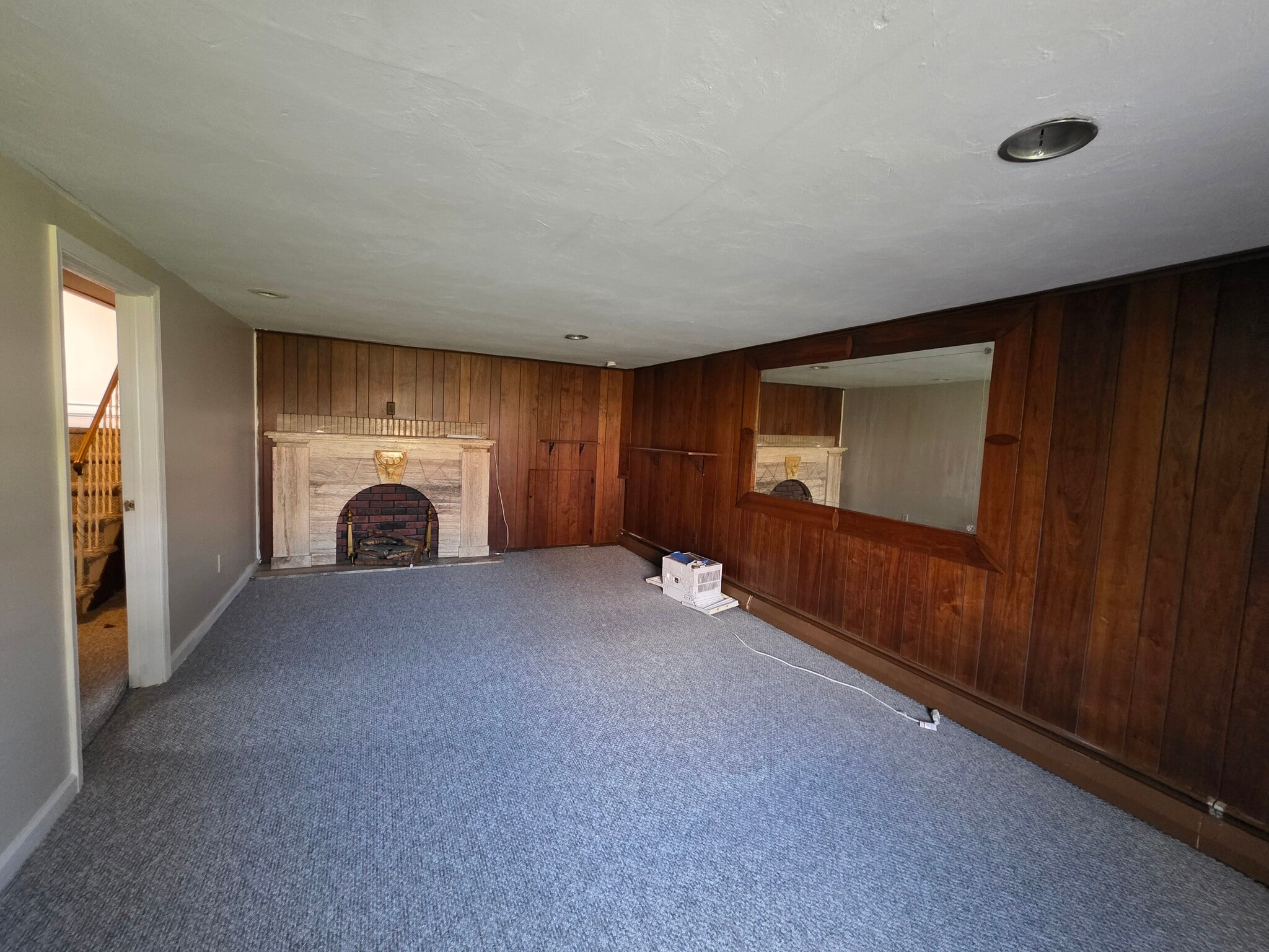 Family room - 20 W Marthart Ave