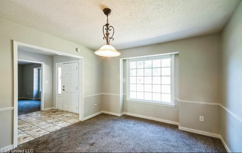 Building Photo - 102 Friars Cove