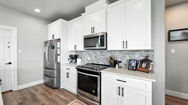 Building Photo - 2330 Sunset Ridge