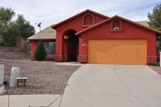 Building Photo - 721 N Woodrose Pl