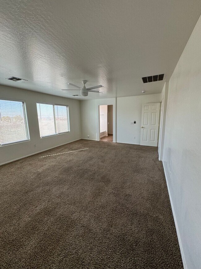 Building Photo - Large 4 bedroom house- Laveen