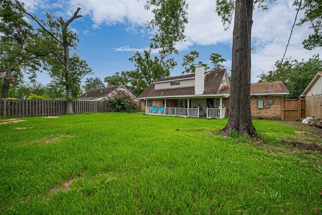 Building Photo - 13351 Oak Leaf Ln