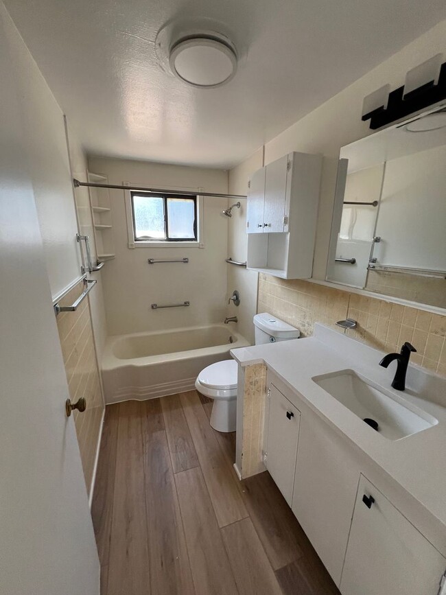 Building Photo - NE 3/BD 1/BA 1/CG