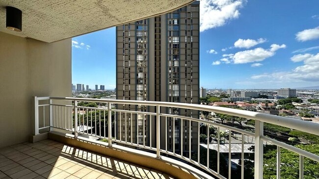 Building Photo - 2047 Nuuanu Ave