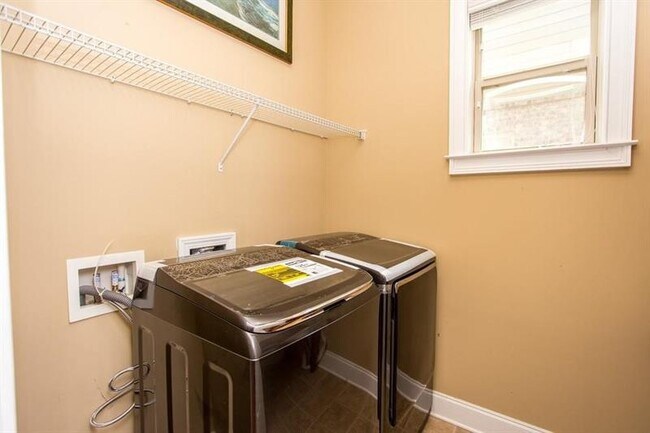 Building Photo - 934 Urban Ash Ct