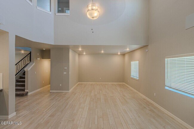 Building Photo - 249 Emerald Tower Dr