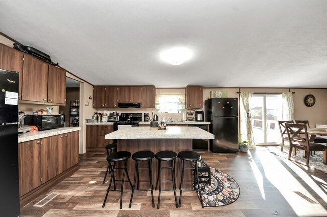 Building Photo - 1450 Rd 5734