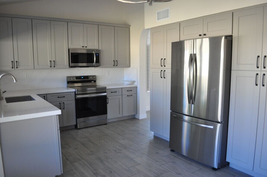 Building Photo - 10795 N 109th St