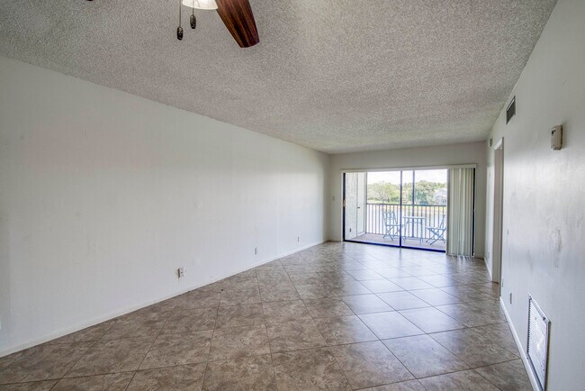 Building Photo - 12829 Briarlake Dr