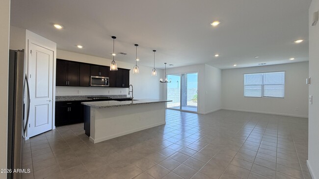 Building Photo - 37406 W San Clemente St