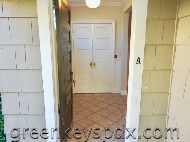 Building Photo - 10197-1136