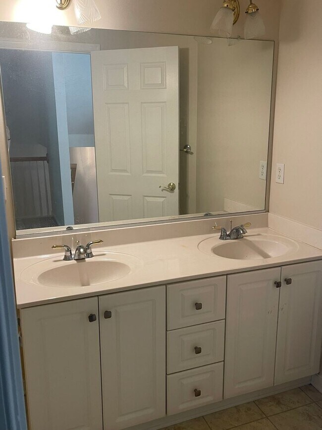 Building Photo - 13347 Chesapeake Pl