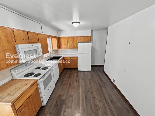 Building Photo - 6822 Moore St