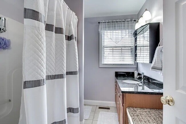 Building Photo - 144 Bucknam St