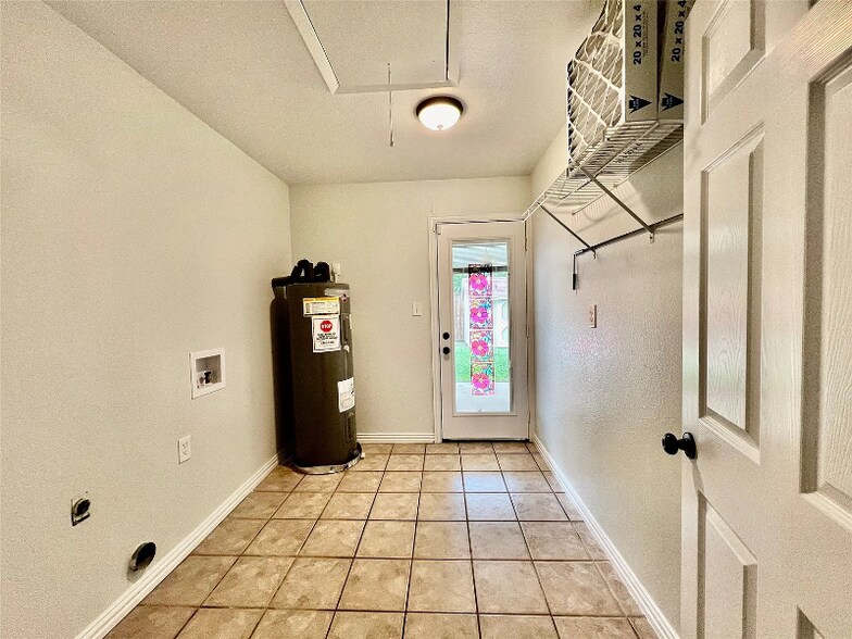 Building Photo - 6705 Nola Ct