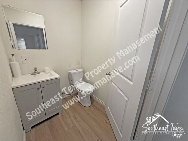 Building Photo - 908 Stilwell Blvd