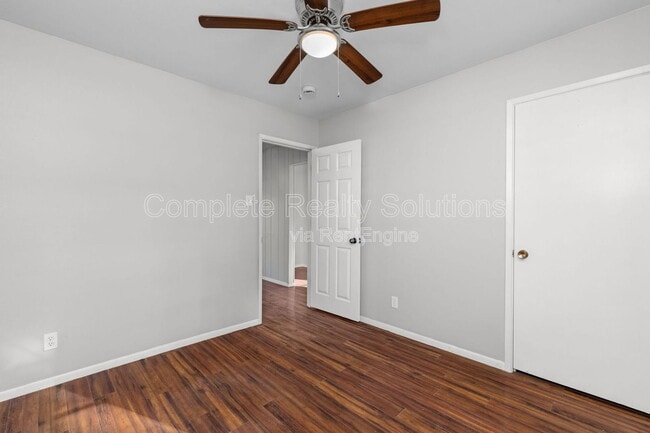 Building Photo - 10768 Runningbrook Dr