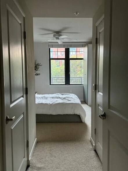 Building Photo - 1021 N Garfield St