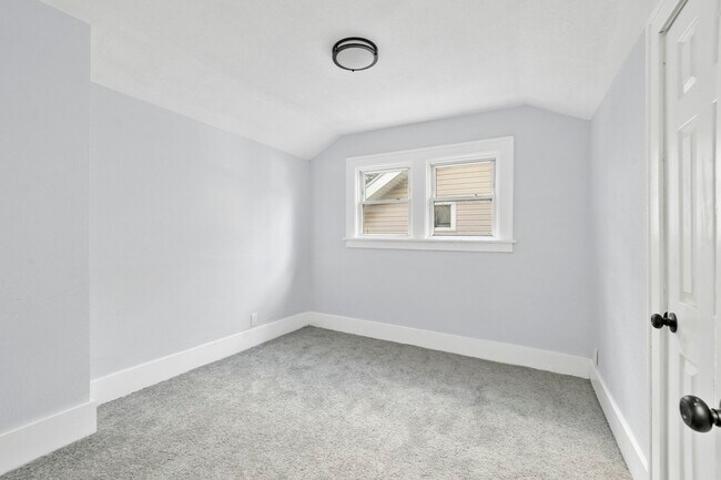 Building Photo - 3701 Leybourn Ave