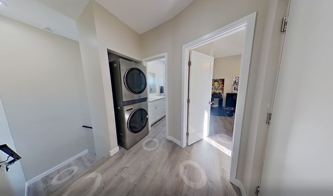 Building Photo - 5162-5166 Ewing St.