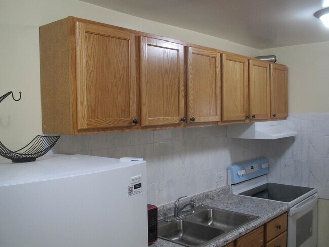 Building Photo - 772 E 5th Ct