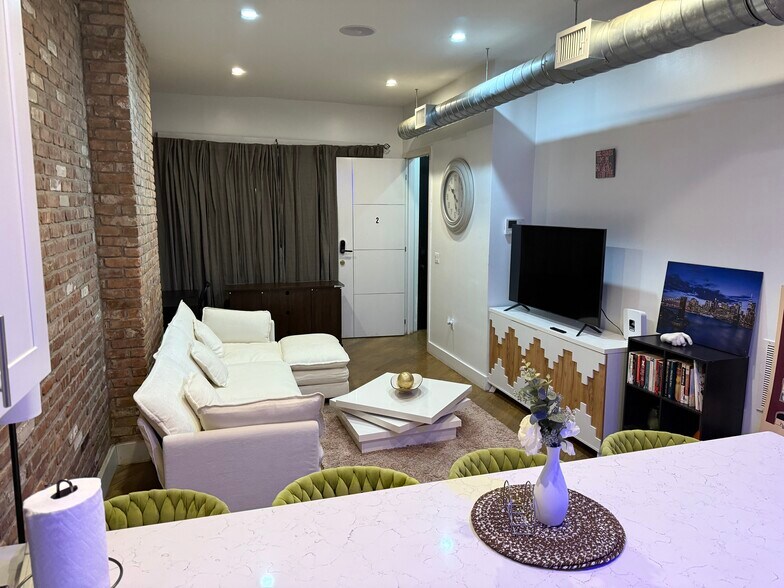 Building Photo - 1893 Pacific St