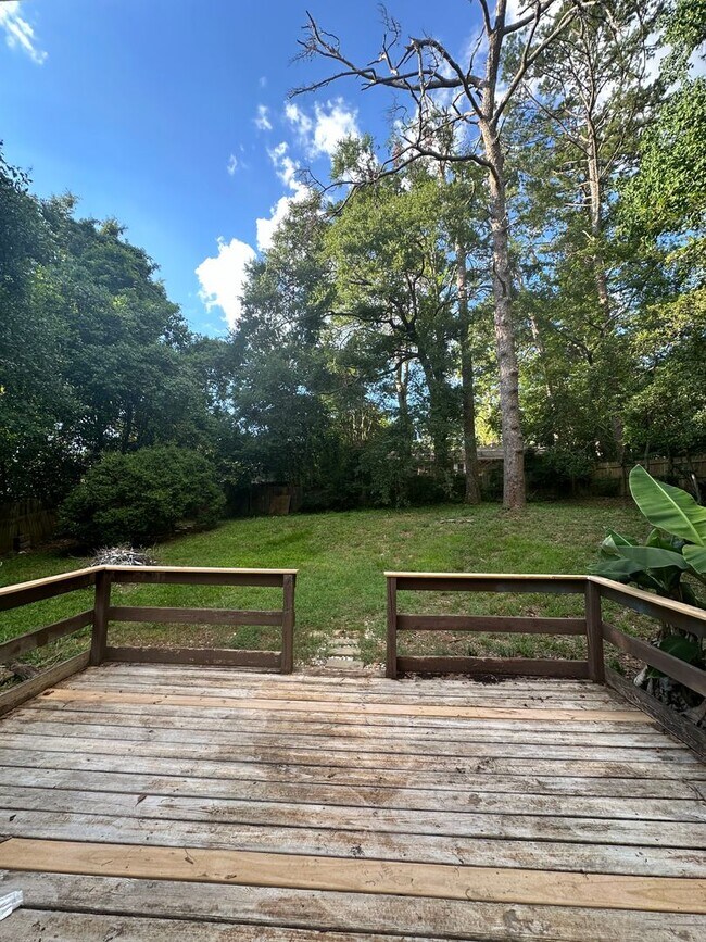 Building Photo - 3 Bedroom 2 Bath home located just off Oca...