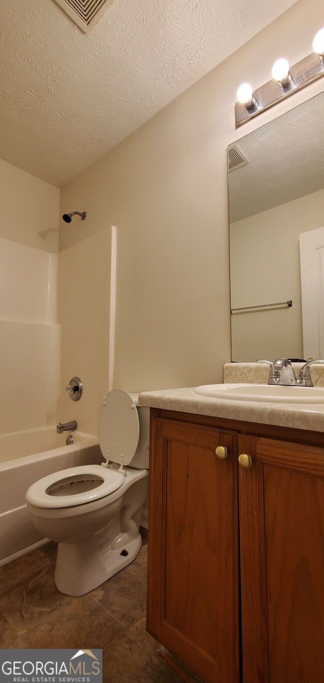 Building Photo - 10600 Redbud Ln
