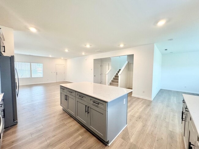 Building Photo - 4 br 2.5 ba home in the Kensington community  READY May 20TH  Close to I-85