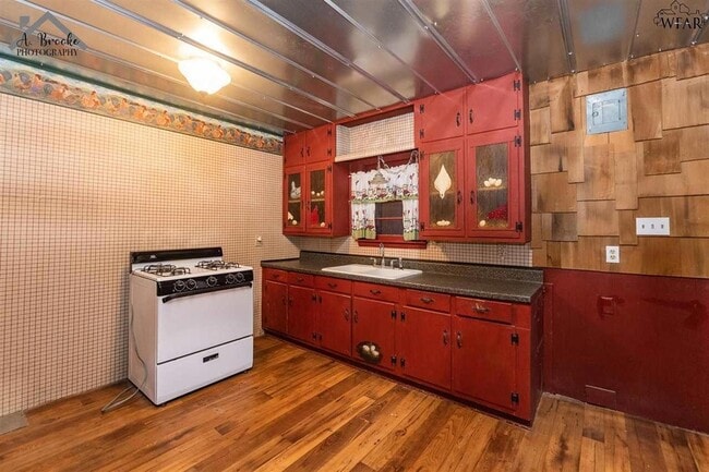 Building Photo - 808 S Yosemite St