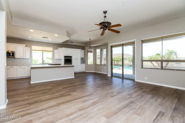 Building Photo - 10913 E Butherus Dr